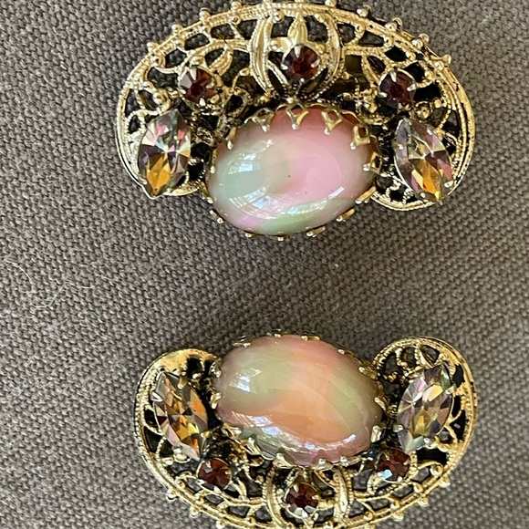 1950’s Denbe Filigree Gold tone Bi- color Clip on Earrings 1.5” - Picture 4 of 6